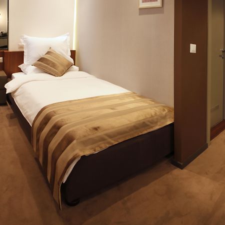 Hotel Russia Skopje Bagian luar foto