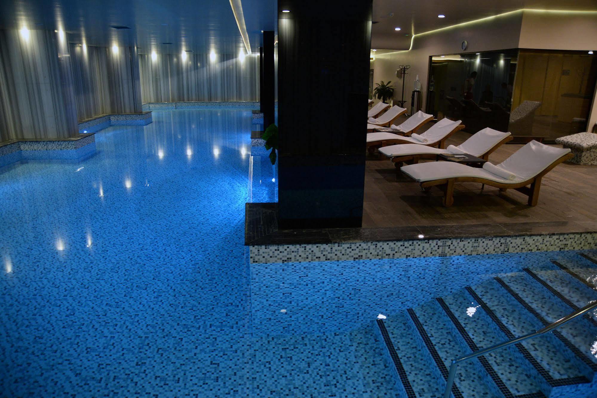Hotel Russia Skopje Bagian luar foto