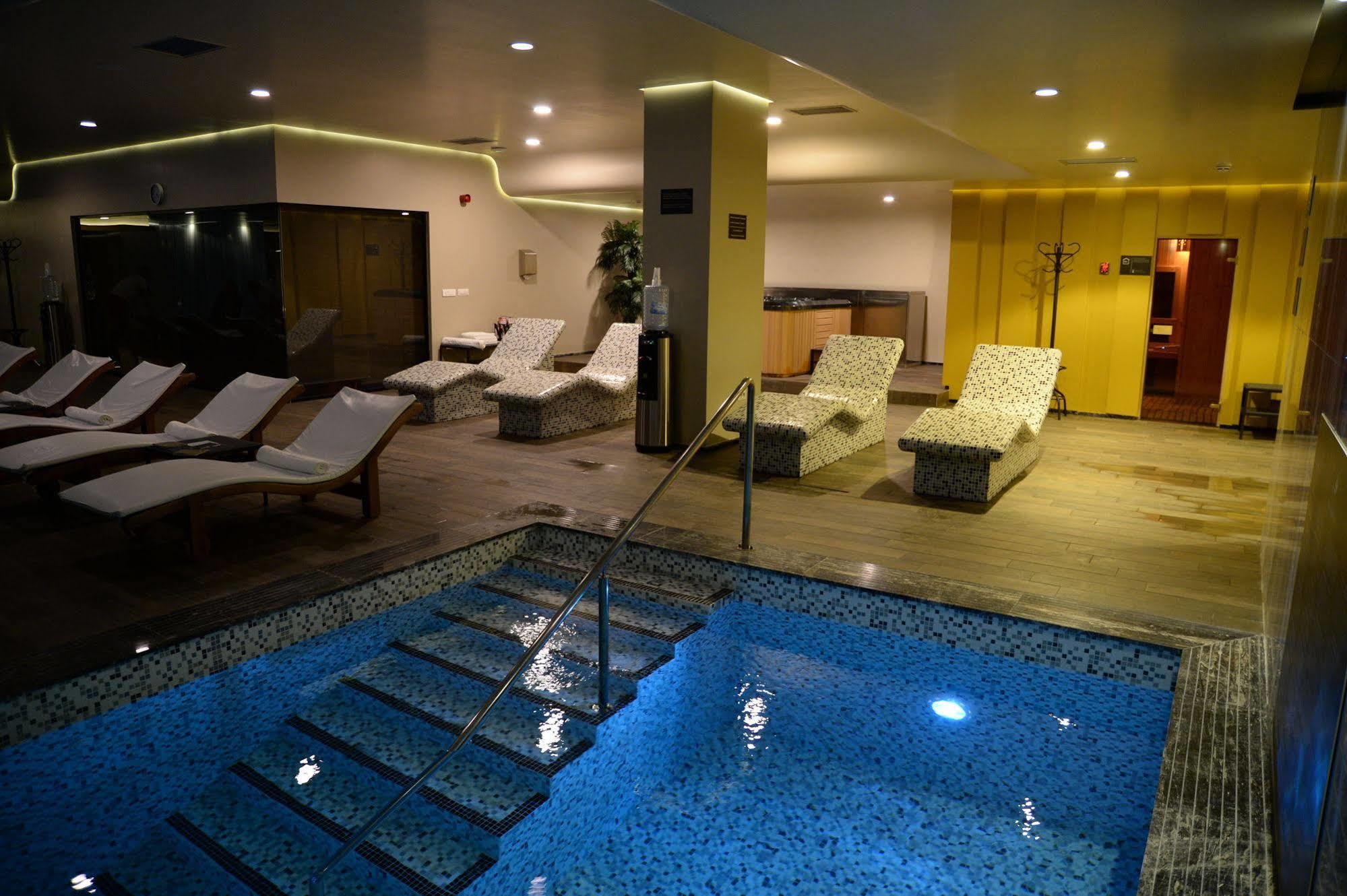Hotel Russia Skopje Bagian luar foto