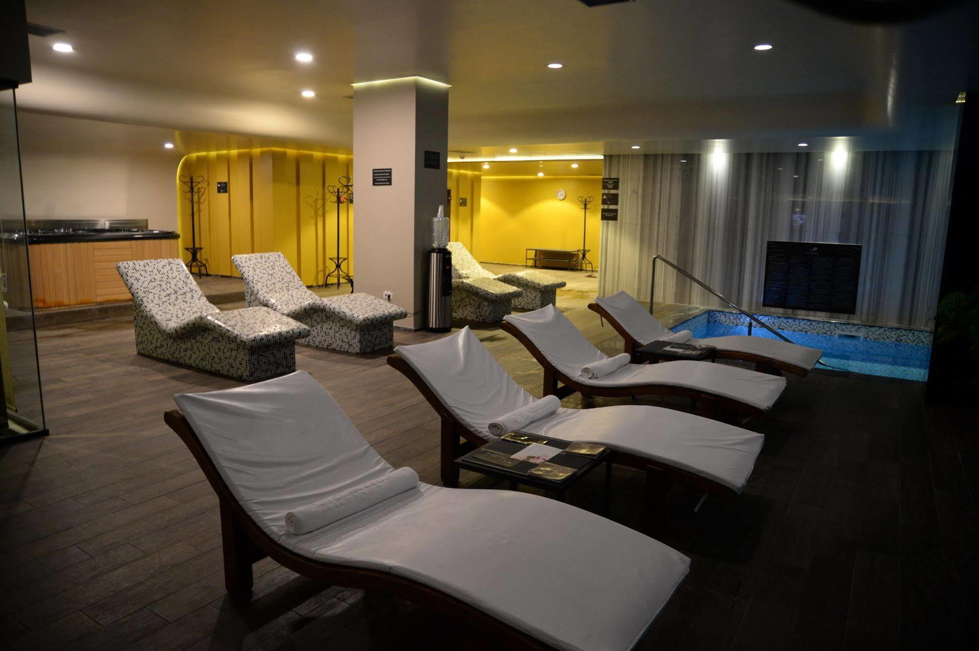 Hotel Russia Skopje Bagian luar foto